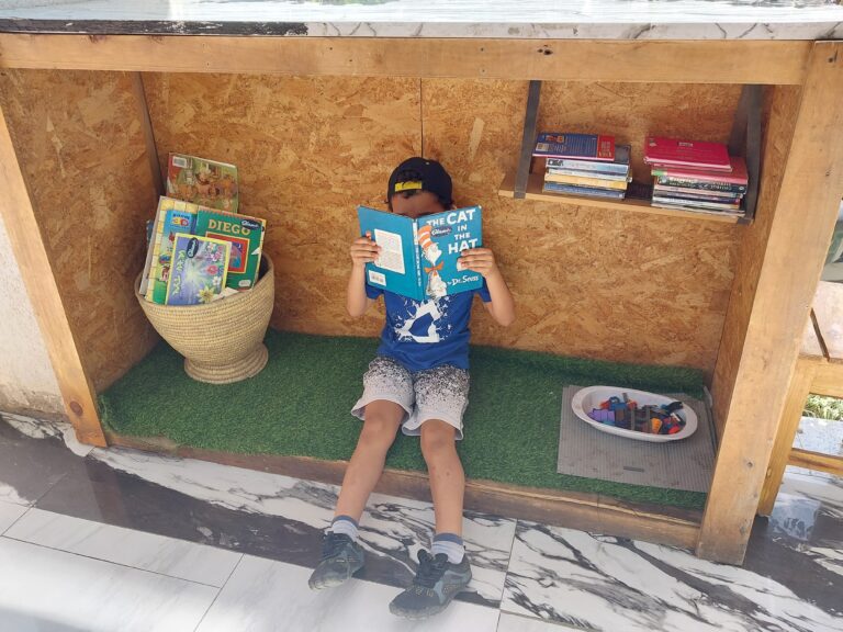 „Samuel“ loves reading